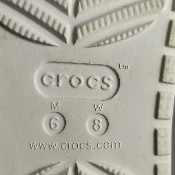 CROCS Classic Cozzzy Women's White and Gray Fuzzy Sandals Unisex W/8 M/6 - Picture 6 of 6